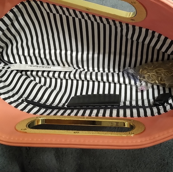 Purse - Picture 2 of 6